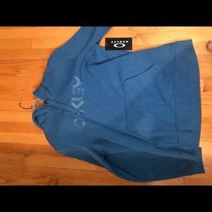 Oakley men’s blue sweatshirt